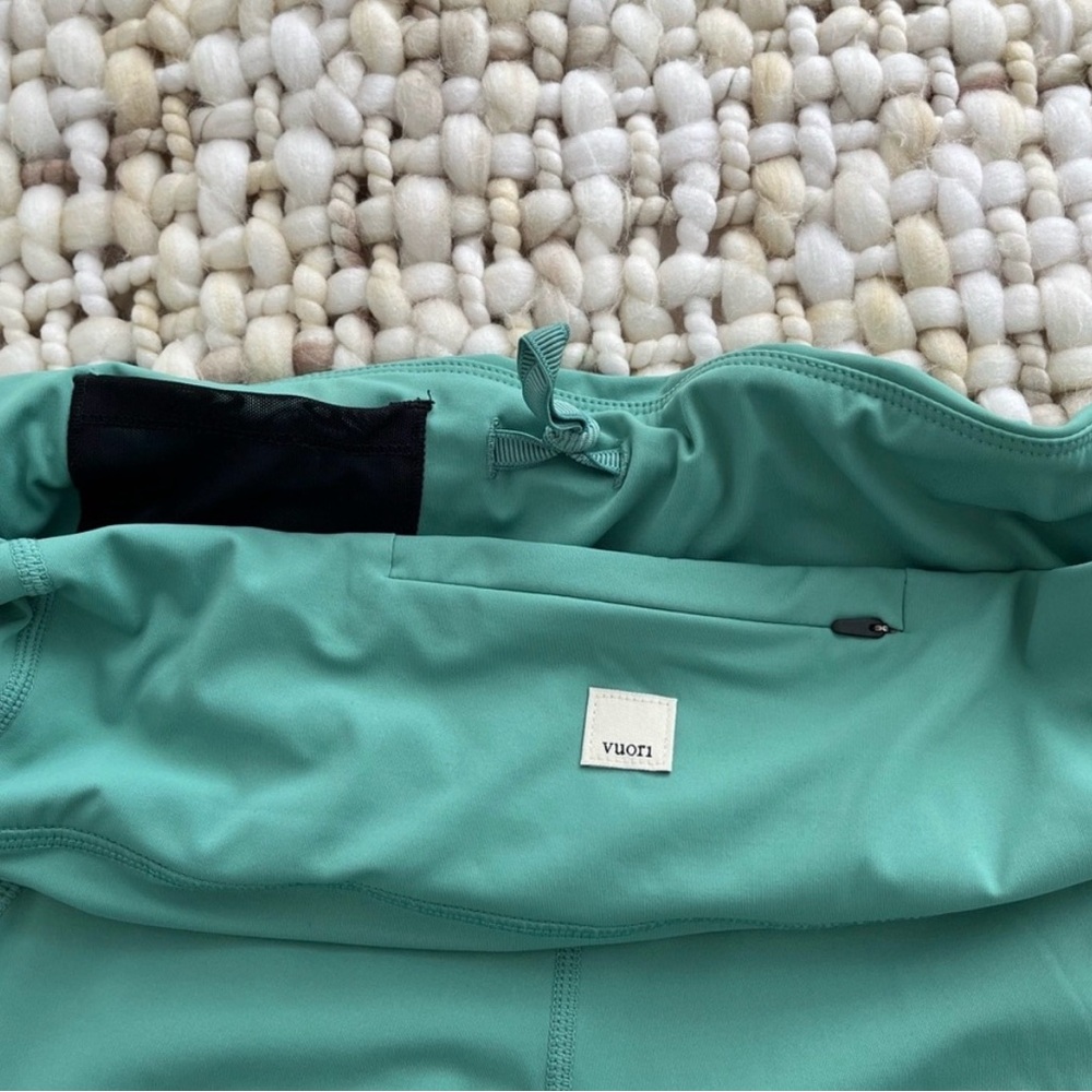 Vuori seafoam green performance leggings - Picture 3 of 4